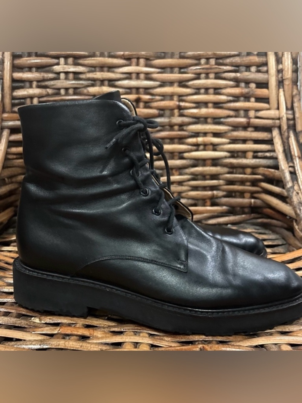 Dear Frances Park Leather Boots Black
EU 38.5 /US 8.5 Great condition!